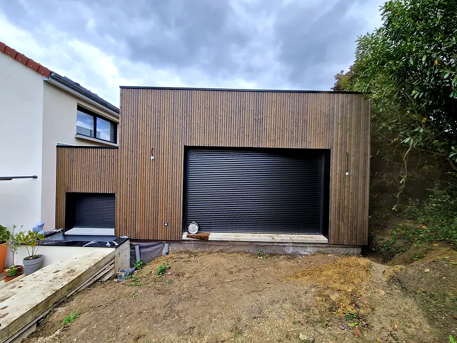Extension de plain-pied raccordée à la maison existante