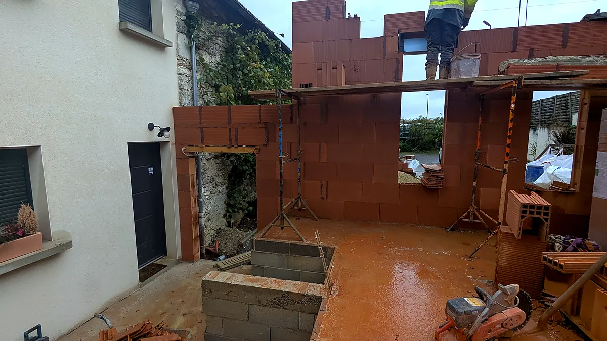 Nos maçons à l'élévation d'une extension